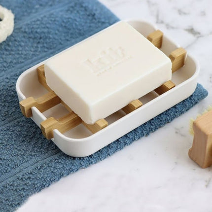 Hvid sæbeholder med bambusrist