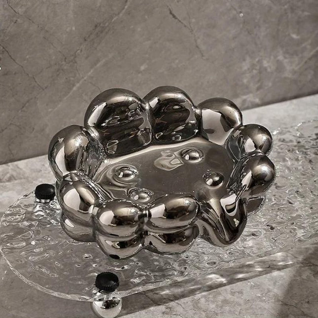 Moderne sæbeholder formet som en sky