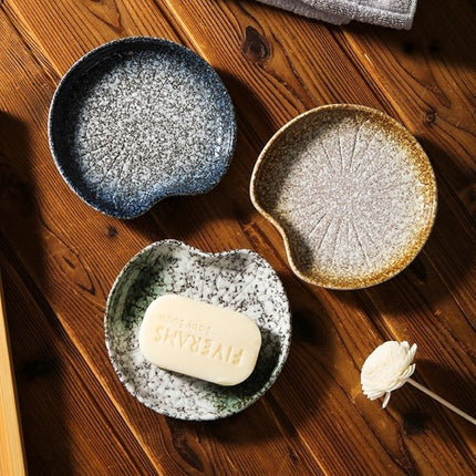 Keramisk sæbeskål med plettet glasur